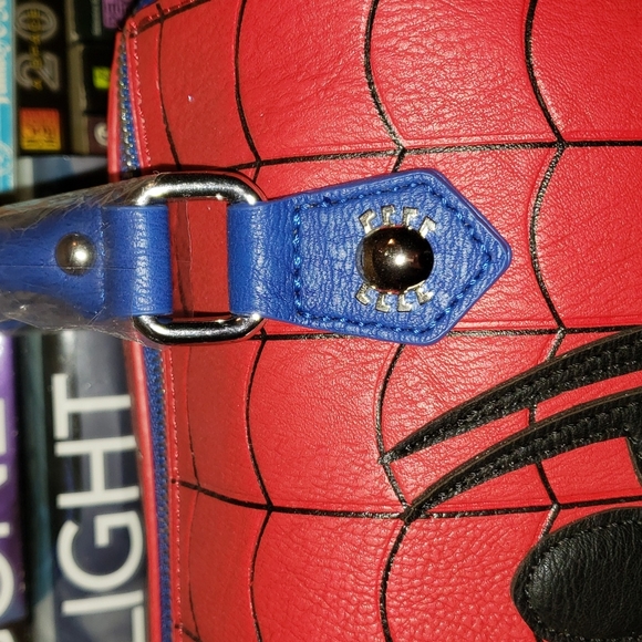 Loungefly Marvel SpiderMan purse crossbody purse - Picture 6 of 9